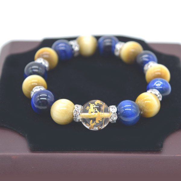 八頭馬彫り水晶つきの虎目石ブレス